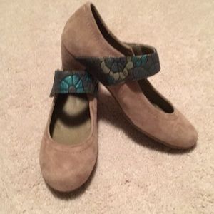ModCloth Gray Suede Heels